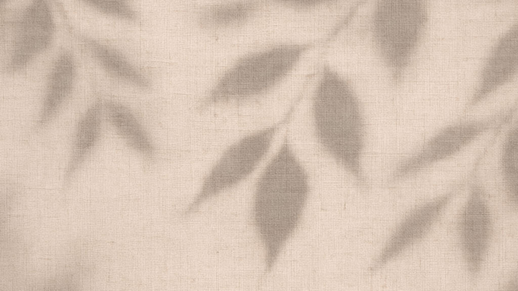 Textura suave de lino con sombras de plantas naturales.
