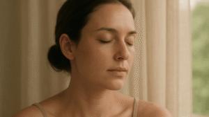 Mujer tranquila y relajada.